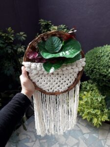 CANASTA MIMBRE CON MACRAMÉ 2